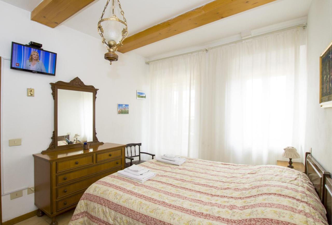 Cheap Apartment In The Old Village コッレ・ヴァル・デルザ エクステリア 写真