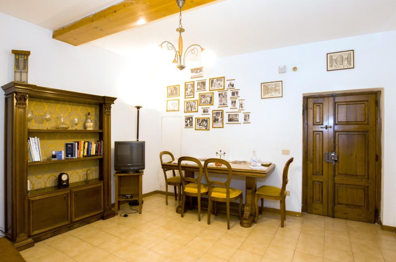 Cheap Apartment In The Old Village コッレ・ヴァル・デルザ エクステリア 写真